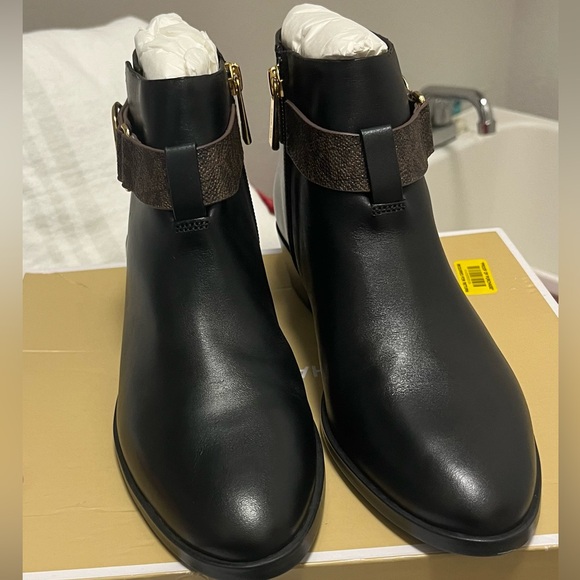 Michael Kors Harland Bootie - Picture 13 of 16